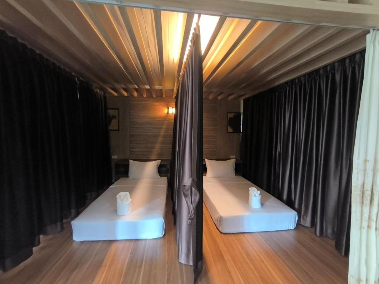 Single Bed in 10-Bed Dormitory Room